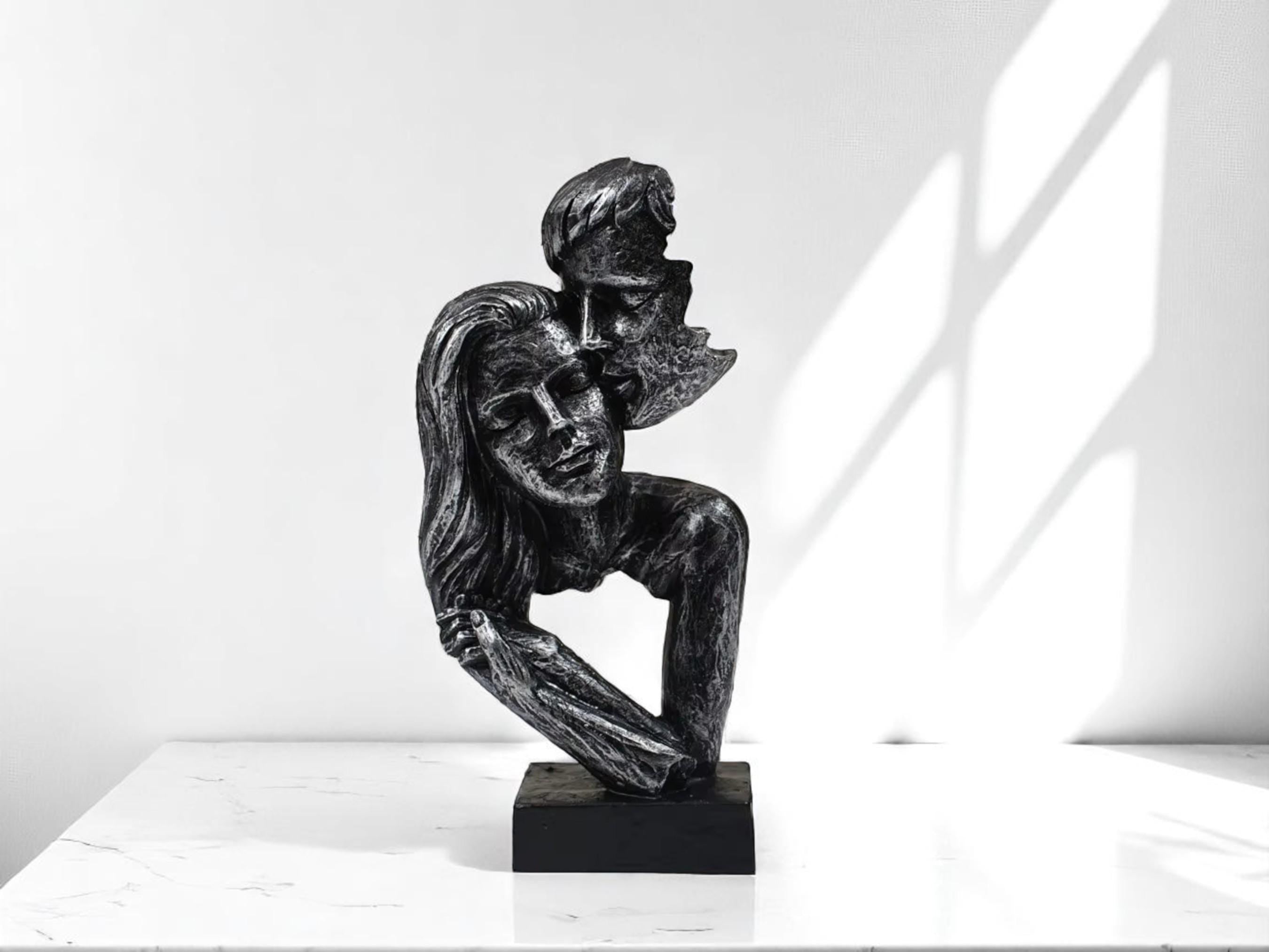 Abstract Couple Resin Art Sculpture, Love Figurine, Romantic Statue, Bookshelf Decor