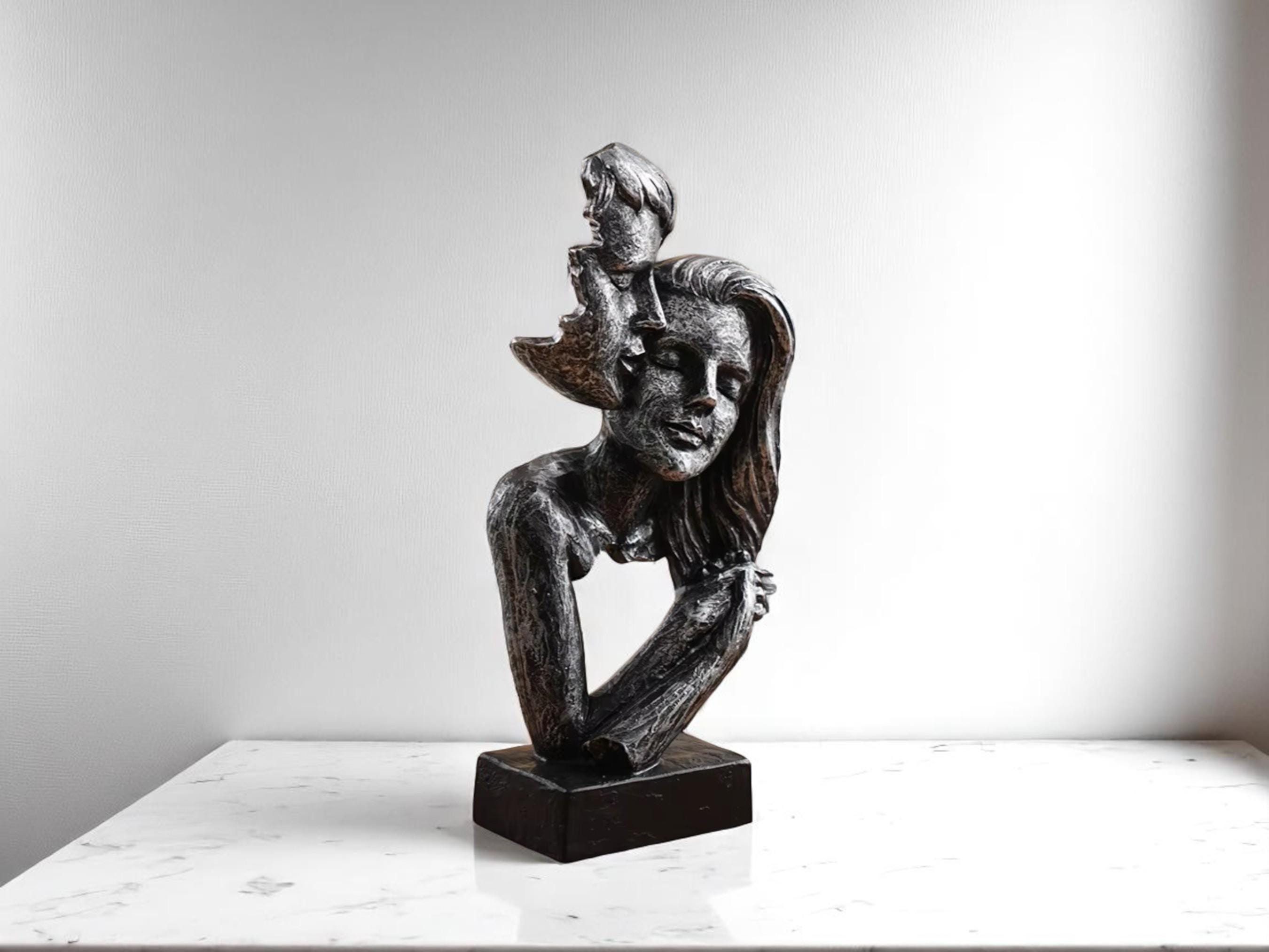 Abstract Couple Resin Art Sculpture, Love Figurine, Romantic Statue, Bookshelf Decor